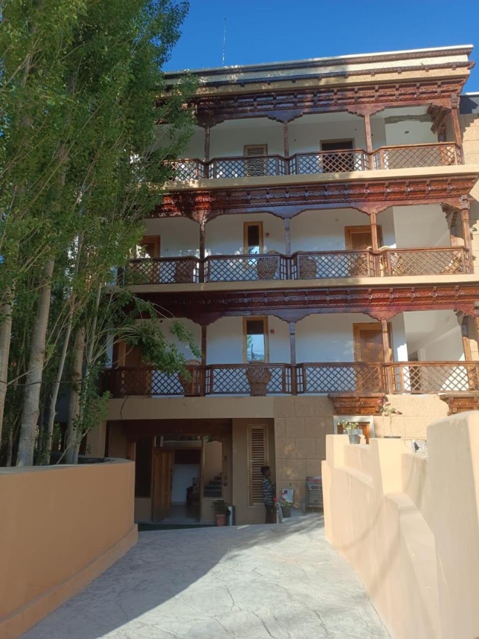 Hotel Om Ladakh Leh Exteriör bild