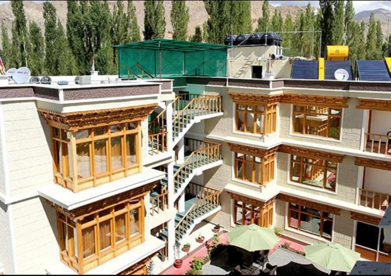 Hotel Om Ladakh Leh Exteriör bild